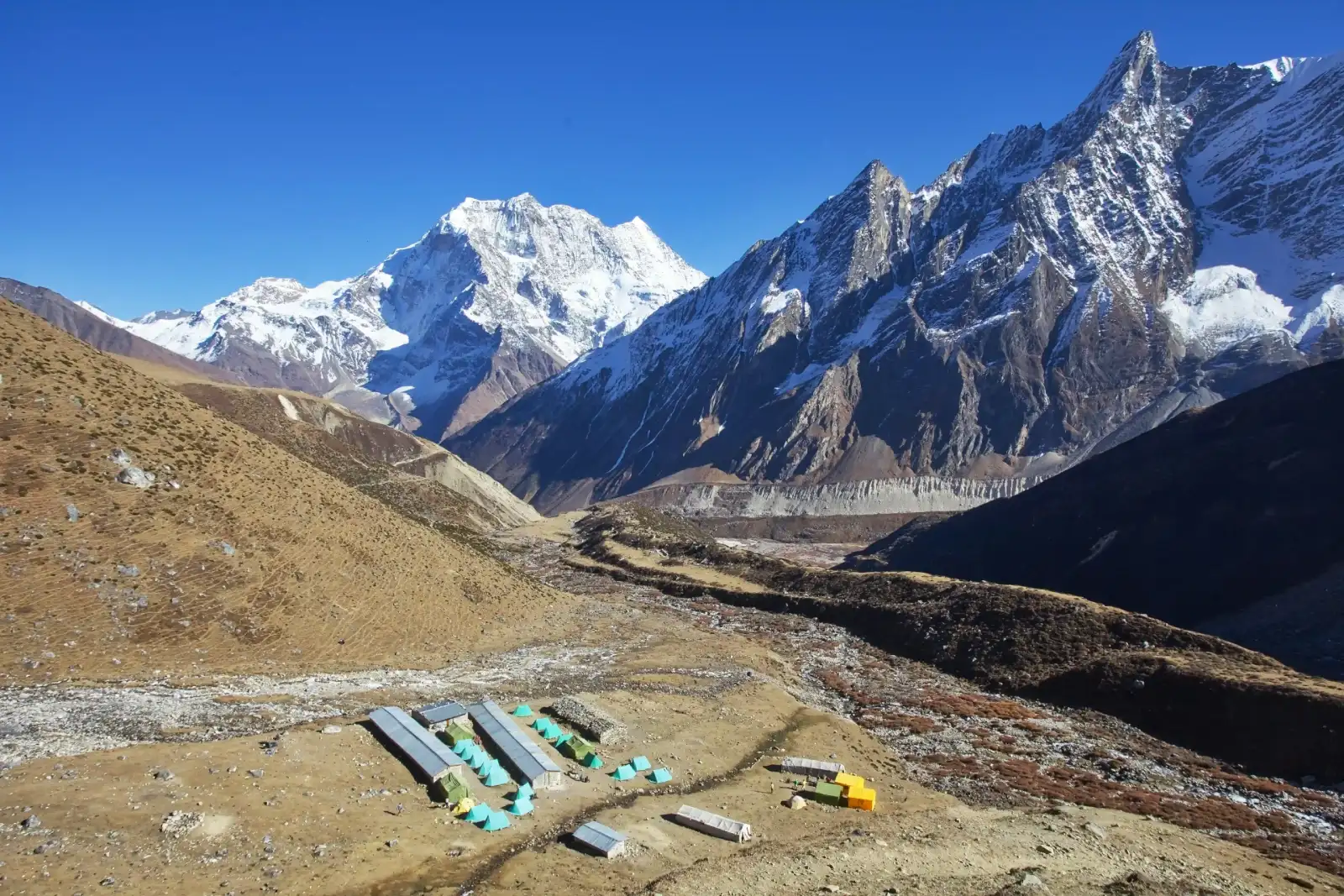manaslu circuit trek valley