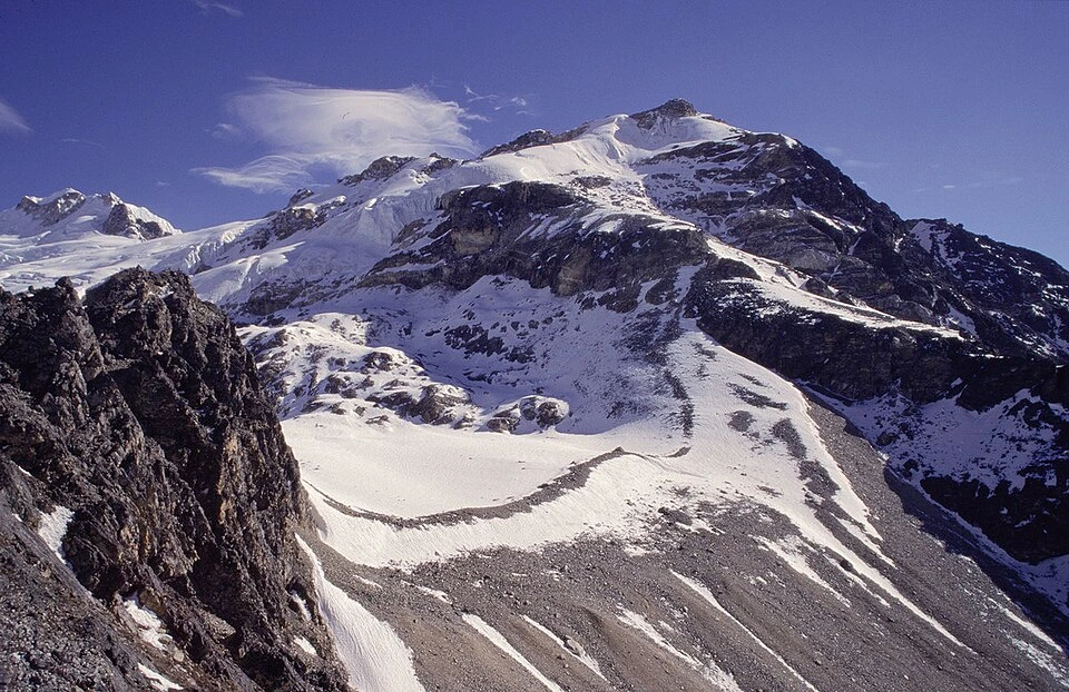 Yala Peak Climbing route showcasing snowy ridges and rocky terrain in the stunning Langtang region of Nepal.